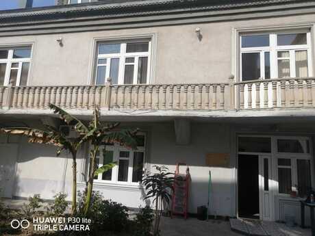 10 otaqlı həyət evi/bağ evi - Nərimanov r. - 300 m²