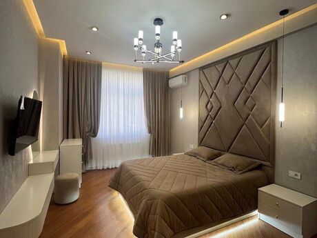 4 otaqlı yeni tikili - 8 Noyabr m. - 145 m²