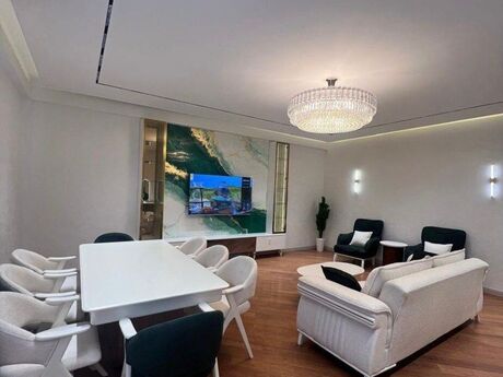 4 otaqlı yeni tikili - 8 Noyabr m. - 145 m²