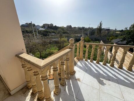 4 otaqlı həyət evi/bağ evi - Novxanı q. - 280 m²