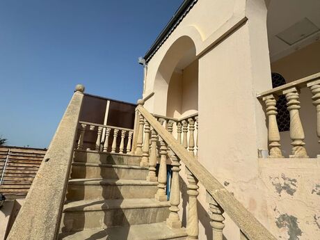 4 otaqlı həyət evi/bağ evi - Novxanı q. - 280 m²