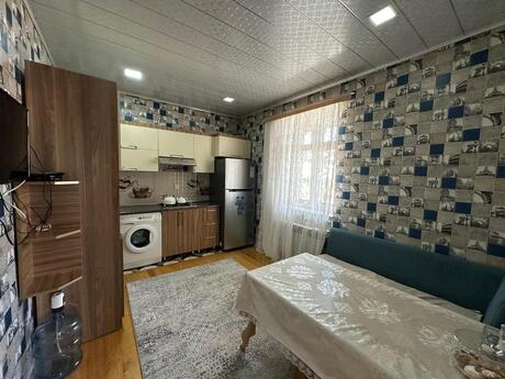 8 otaqlı həyət evi/bağ evi - Binə q. - 450 m²