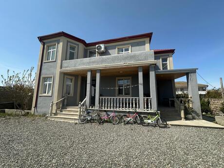 8 otaqlı həyət evi/bağ evi - Binə q. - 450 m²