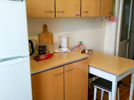 2 otaqlı köhnə tikili - Elmlər Akademiyası m. - 65 m²