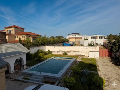 8 otaqlı həyət evi/bağ evi - Mərdəkan q. - 300 m²