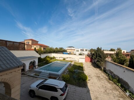 8 otaqlı həyət evi/bağ evi - Mərdəkan q. - 300 m²