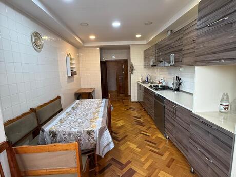 4 otaqlı köhnə tikili - Azadlıq Prospekti m. - 135 m²