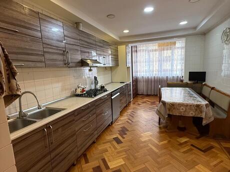 4 otaqlı köhnə tikili - Azadlıq Prospekti m. - 135 m²