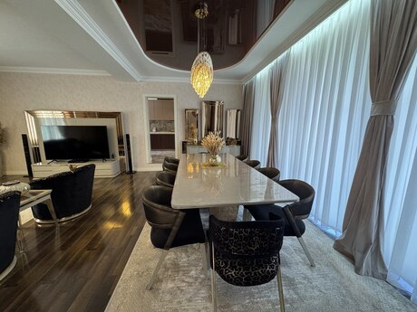 4 otaqlı həyət evi/bağ evi - Bakıxanov q. - 280 m²