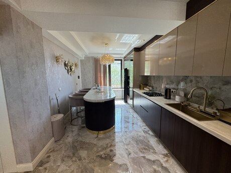 4 otaqlı həyət evi/bağ evi - Bakıxanov q. - 280 m²
