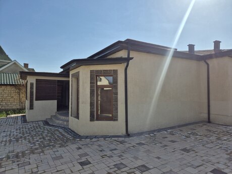 4 otaqlı həyət evi/bağ evi - Novxanı q. - 120 m²