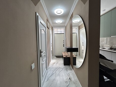 4 otaqlı həyət evi/bağ evi - Gənclik m. - 200 m²