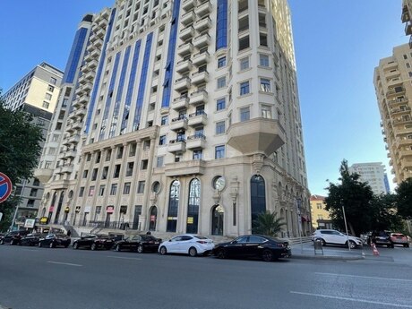 Elan №6082789 - Bakı, 28 May m., 4 otaqlı, 242 m², 12/17 mərtəbə