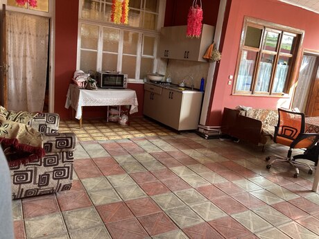 7 otaqlı həyət evi/bağ evi - NZS q. - 200 m²