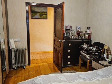 2 otaqlı köhnə tikili - Yeni Günəşli q. - 65 m²