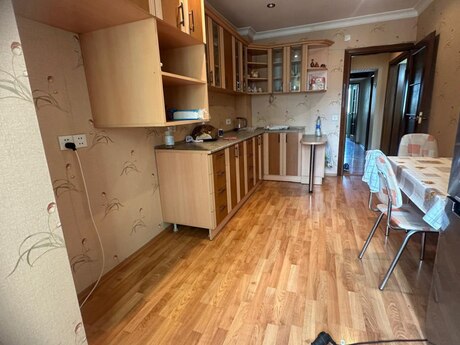 3 otaqlı köhnə tikili - Elmlər Akademiyası m. - 80 m²