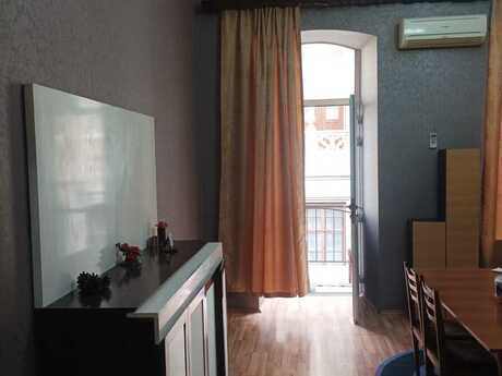 2 otaqlı köhnə tikili - İçəri Şəhər m. - 60 m²
