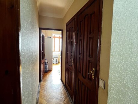 5 otaqlı köhnə tikili - İnşaatçılar m. - 130 m²