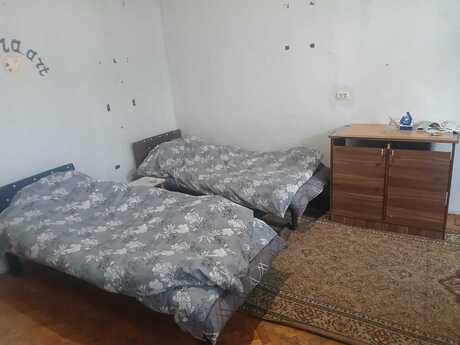 2 otaqlı köhnə tikili - 28 May m. - 180 m²