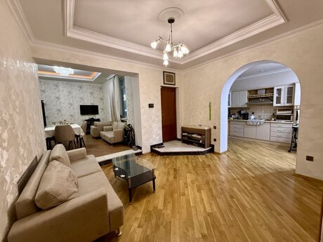 Elan №6083076 - Bakı, Badamdar q., 3 otaqlı, 127.7 m², 1/3 mərtəbə