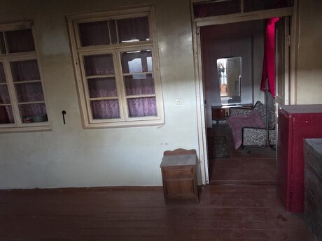 4 otaqlı həyət evi/bağ evi - Şüvəlan q. - 1500 m²