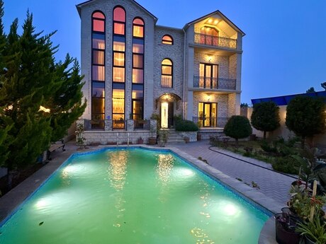 6 otaqlı həyət evi/bağ evi - Şüvəlan q. - 500 m²