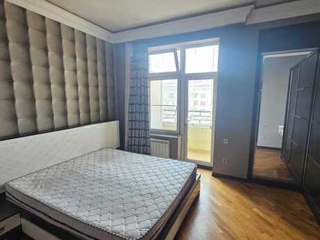 4 otaqlı yeni tikili - 8 Noyabr m. - 150 m²