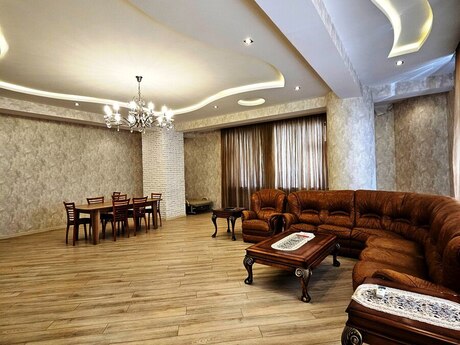 4 otaqlı ofis - 28 May m. - 230 m²