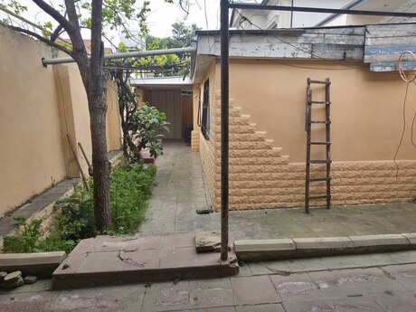 3 otaqlı həyət evi/bağ evi - Bakıxanov q. - 70 m²