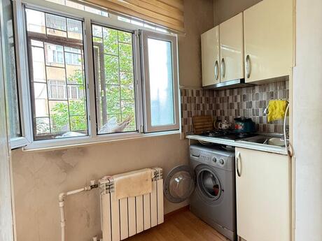 2 otaqlı köhnə tikili - İnşaatçılar m. - 45 m²