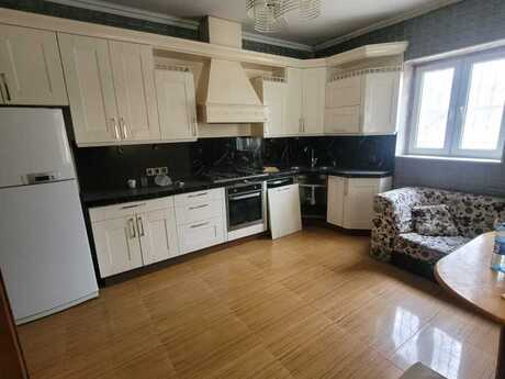 12 otaqlı həyət evi/bağ evi - Nəsimi m. - 500 m²