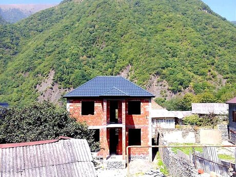 4 otaqlı həyət evi/bağ evi - Qax - 120 m²