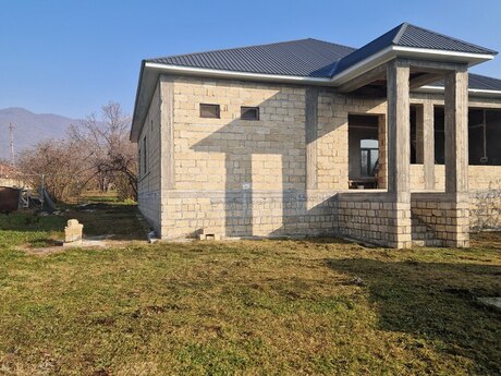 6 otaqlı həyət evi/bağ evi - Zaqatala - 195 m²