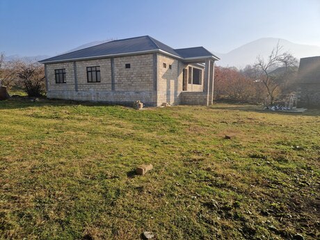 6 otaqlı həyət evi/bağ evi - Zaqatala - 195 m²