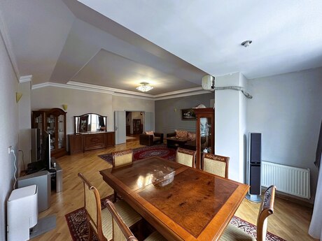 4 otaqlı yeni tikili - 8 Noyabr m. - 240 m²