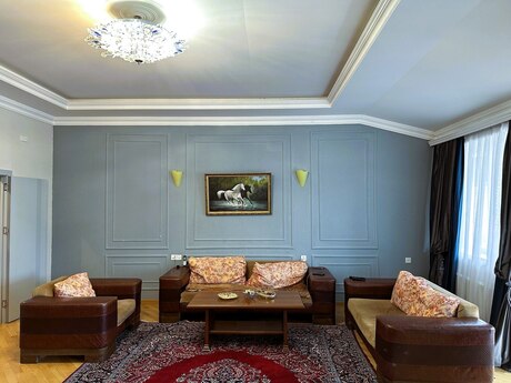 4 otaqlı yeni tikili - 8 Noyabr m. - 240 m²
