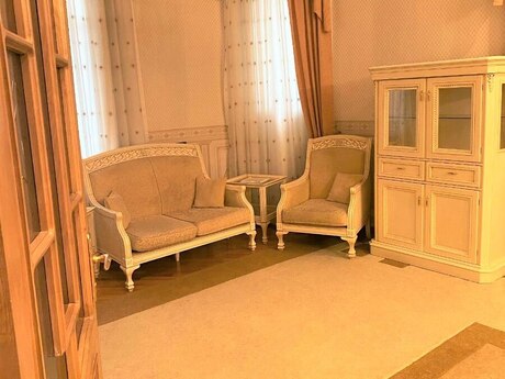 6 otaqlı həyət evi/bağ evi - Bakıxanov q. - 350 m²