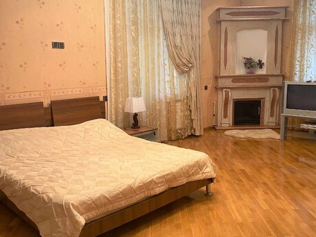 6 otaqlı həyət evi/bağ evi - Bakıxanov q. - 350 m²