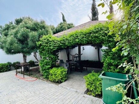 4 otaqlı həyət evi/bağ evi - Şüvəlan q. - 160 m²