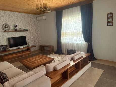 5 otaqlı həyət evi/bağ evi - Şüvəlan q. - 240 m²