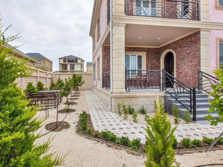 4 otaqlı həyət evi/bağ evi - Görədil q. - 300 m²