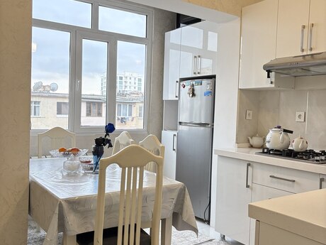 2 otaqlı köhnə tikili - Azadlıq Prospekti m. - 61 m²