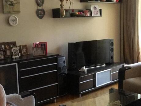 3 otaqlı köhnə tikili - Elmlər Akademiyası m. - 80 m²