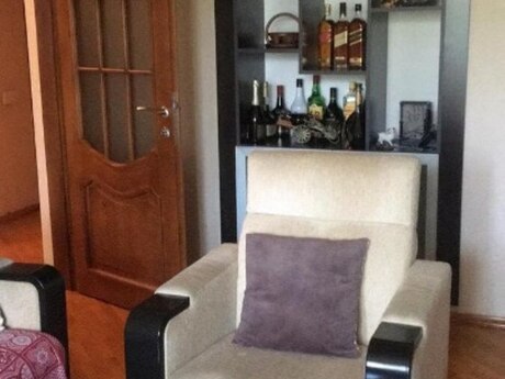 3 otaqlı köhnə tikili - Elmlər Akademiyası m. - 80 m²