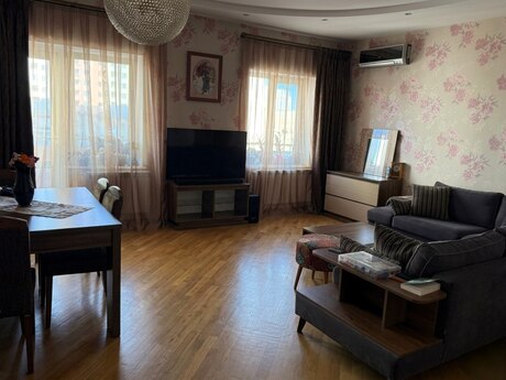 4 otaqlı yeni tikili - Elmlər Akademiyası m. - 163 m²