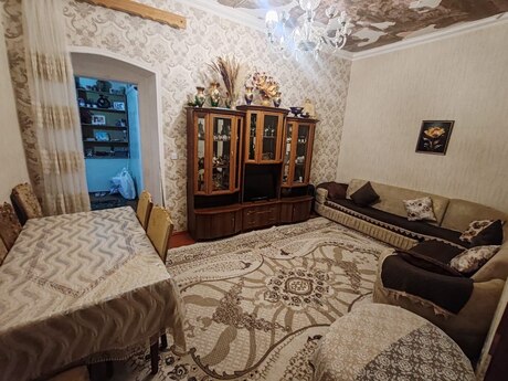 4 otaqlı həyət evi/bağ evi - Keşlə q. - 121.6 m²