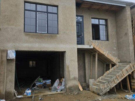 4 otaqlı həyət evi/bağ evi - Saray q. - 210 m²