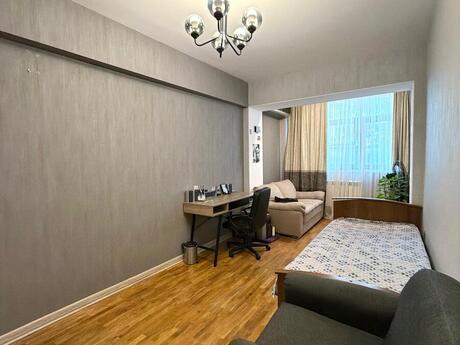3 otaqlı köhnə tikili - Elmlər Akademiyası m. - 85 m²