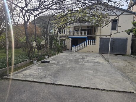 7 otaqlı həyət evi/bağ evi - Binə q. - 300 m²