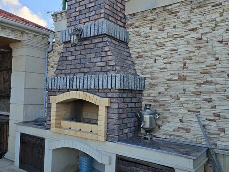 4 otaqlı həyət evi/bağ evi - Şüvəlan q. - 220 m²